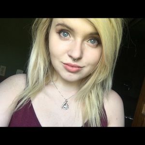 Meet your Posher, Holly